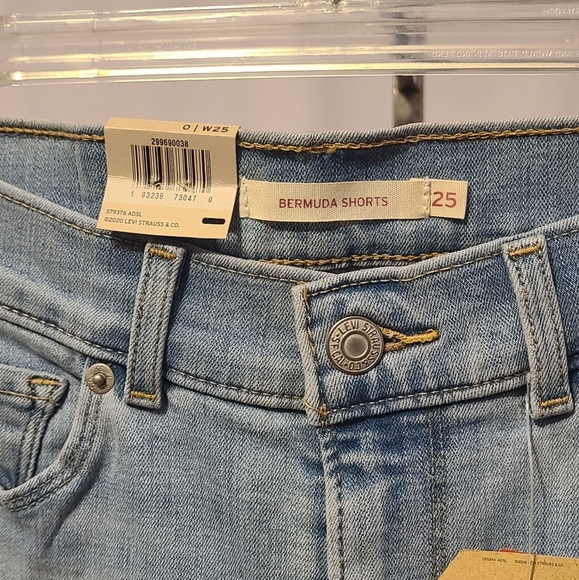 Levi's Sculpt Bermuda Shorts - Picture 3 of 10